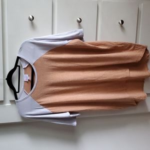 Lularoe‎ Irma tee